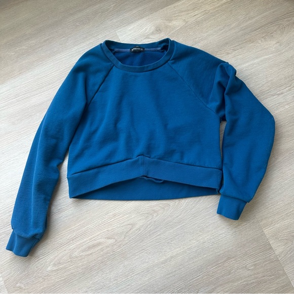 Beyond Yoga Activewear Cropped Sweatshirt | Small Blue Pullover - Picture 1 of 4
